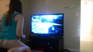 Lesbian Gamer Girls Eating Pussy and Playing Halo