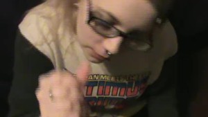 Gamer Girl Blowjob With Facial